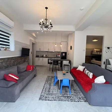 I Book House With Garden Motorbike Friendly Διαμέρισμα Καστοριά