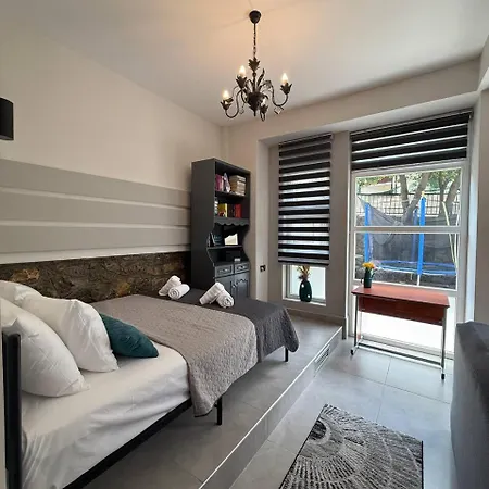 I Book House With Garden Motorbike Friendly