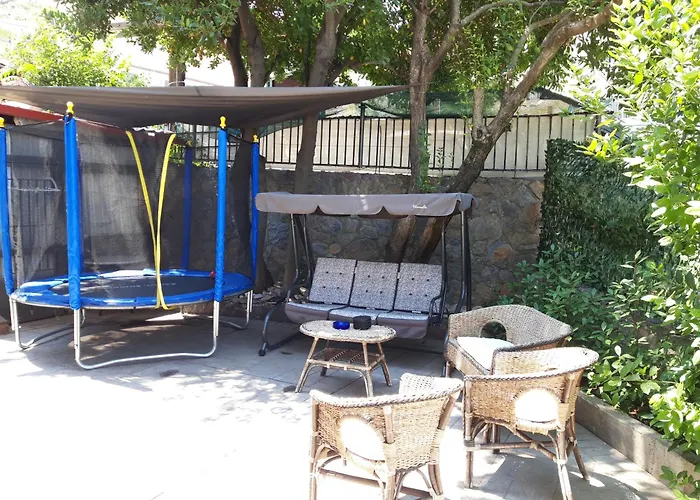 Book House With Yard * Kastoria