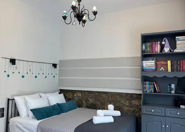 Book House With Yard * Kastoria