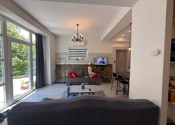 Book House With Yard Apartmán Kastoria