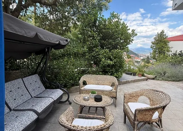 Book House With Yard Apartmán *