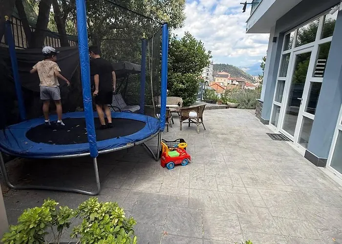 Book House With Yard * Kastoria